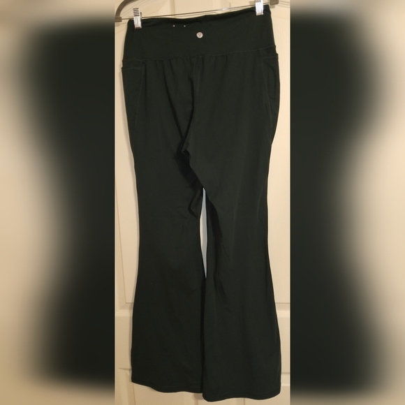 Lane Bryant LIVI Green Smoothing Control Tech Signature Stretch Flare Legging. - Picture 2 of 2